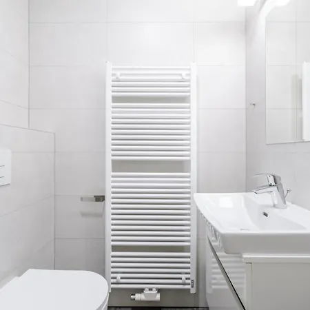 Blueground Holesovice View Nr Vltava Prg-60 Praga